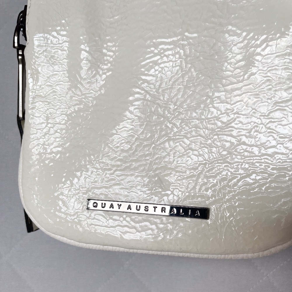 Quay Australia Crossbody Camera Bag - White - Black and White Checkered Strap - Picture 7 of 16